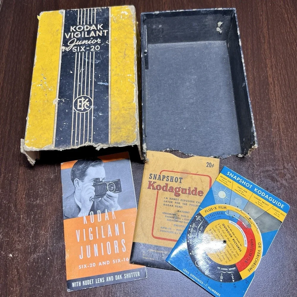 Vtg Kodak Vigilant Junior Six-20 Folding Camera w Box Guides Kodet Lens *AS-IS*‎